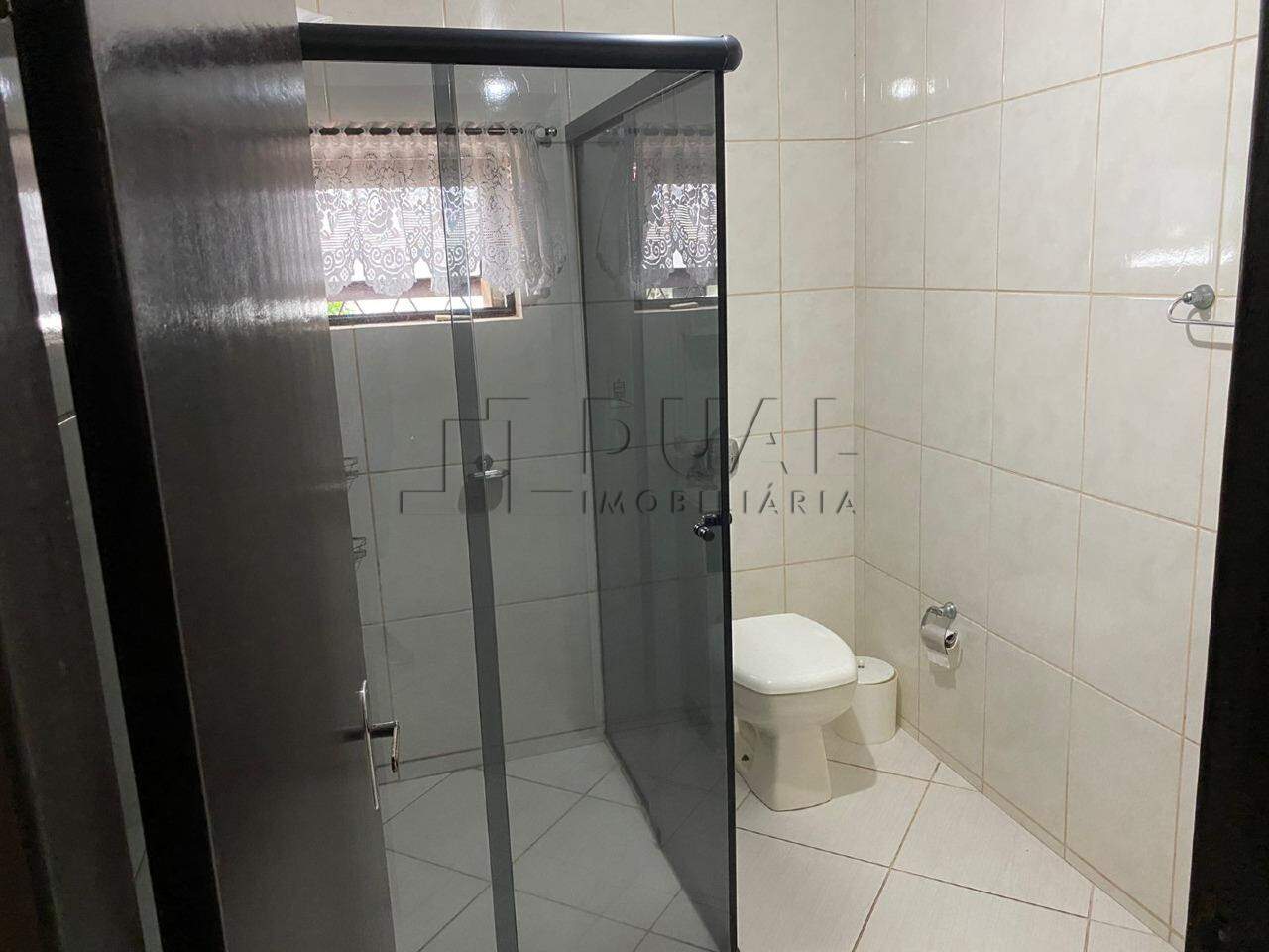 Imagem Casa com 107,80m² semimobiliada à venda no bairro Água Verde