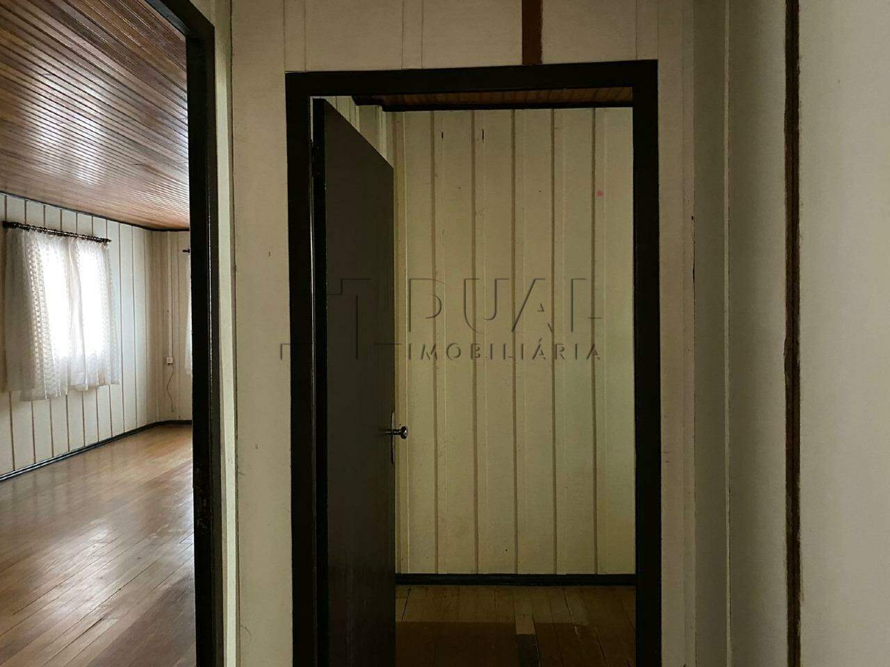 Imagem Casa com 107,80m² semimobiliada à venda no bairro Água Verde