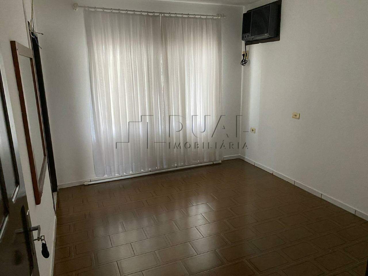 Imagem Casa com 107,80m² semimobiliada à venda no bairro Água Verde