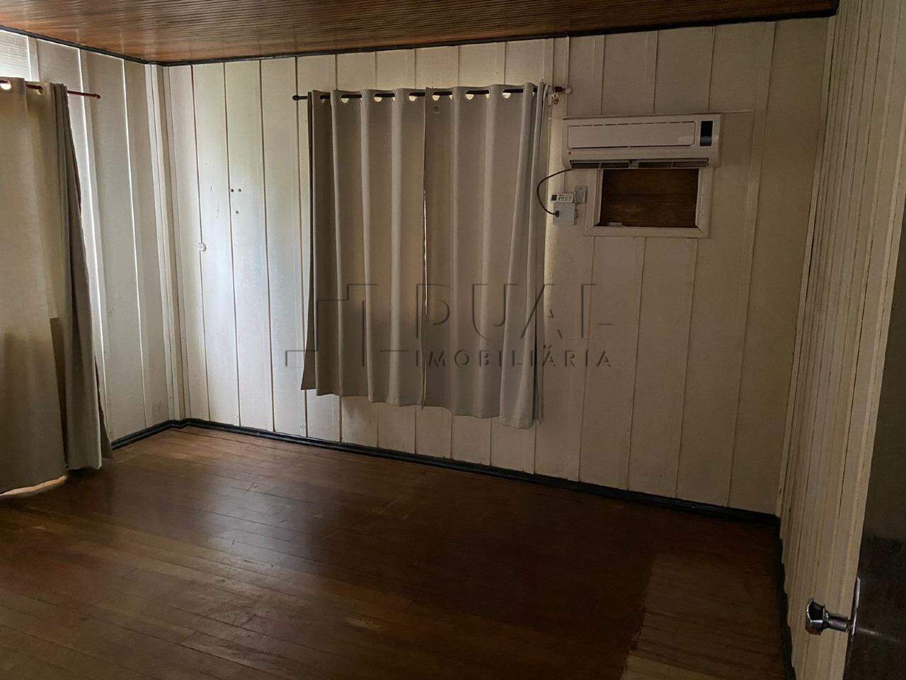 Imagem Casa com 107,80m² semimobiliada à venda no bairro Água Verde