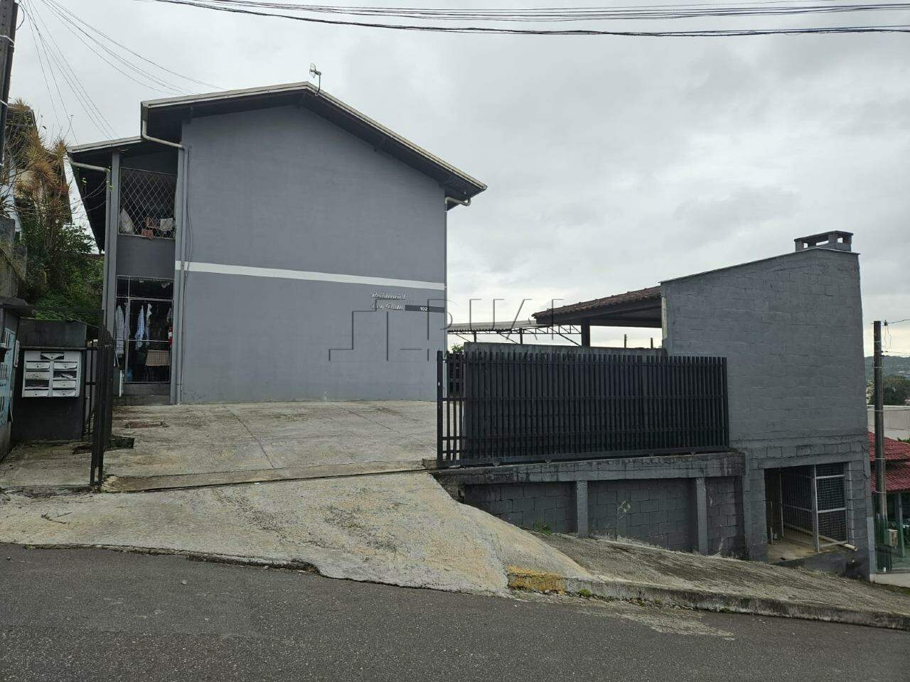 Imagem Prédio residencial inteiro à venda no bairro Nova Esperança em Guaramirim com 8 unidades de apartamentos 