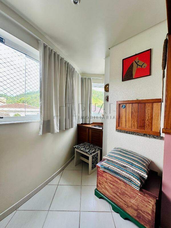 Imagem Apartamento à Venda na Barra do Rio Molha – 2 Quartos e Sacada com Churrasqueira