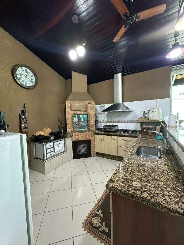 Imagem Casa Alto Padrão no Centro com Piscina e Área de Festas