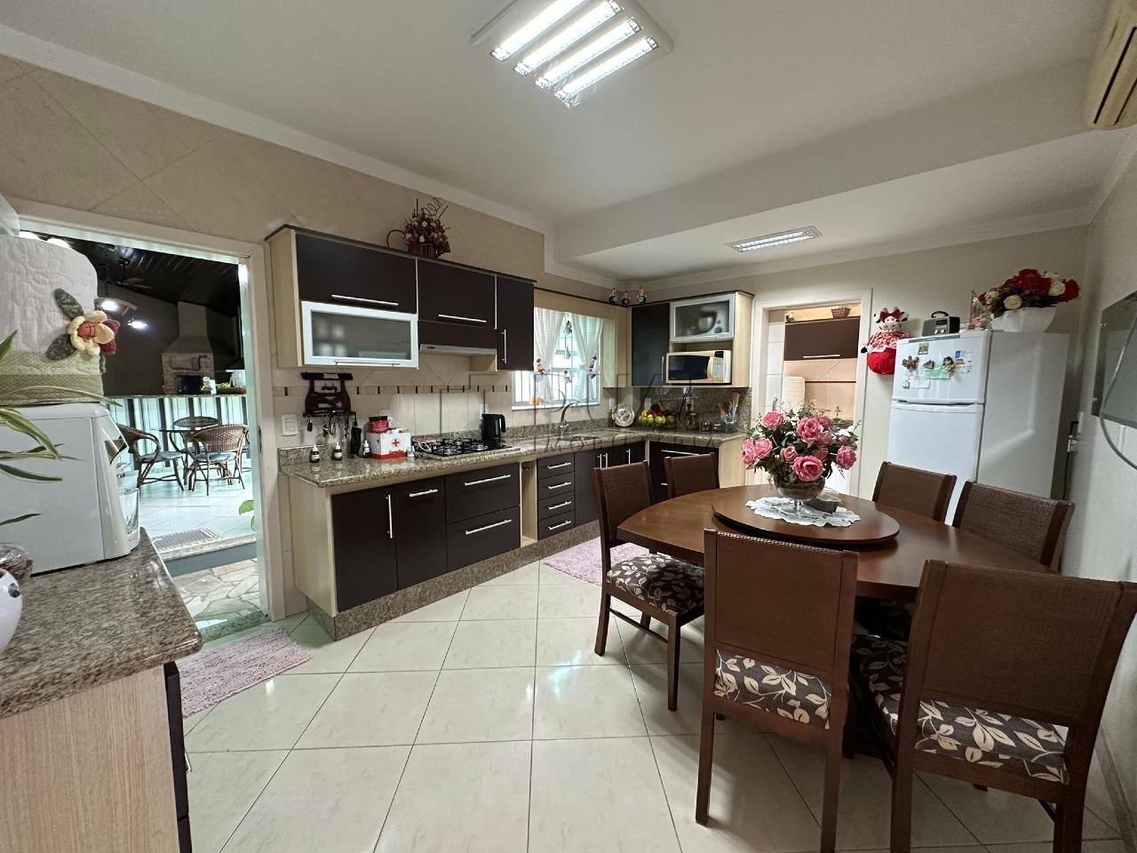 Imagem Casa Alto Padrão no Centro com Piscina e Área de Festas