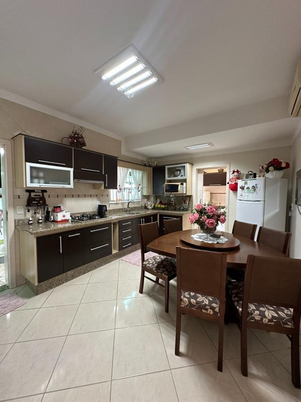 Imagem Casa Alto Padrão no Centro com Piscina e Área de Festas