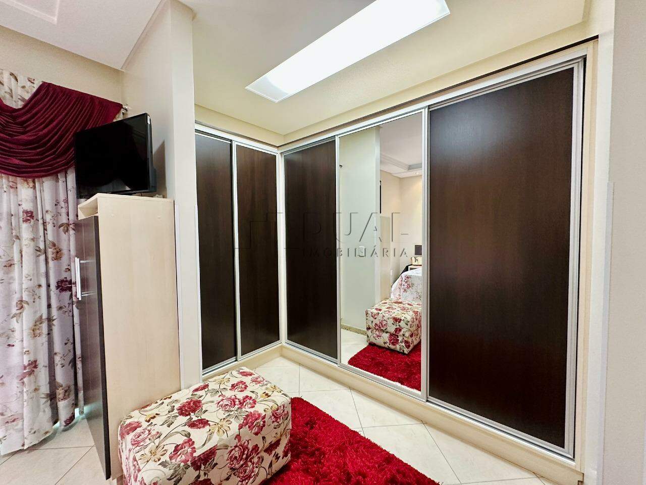 Imagem Casa Alto Padrão no Centro com Piscina e Área de Festas