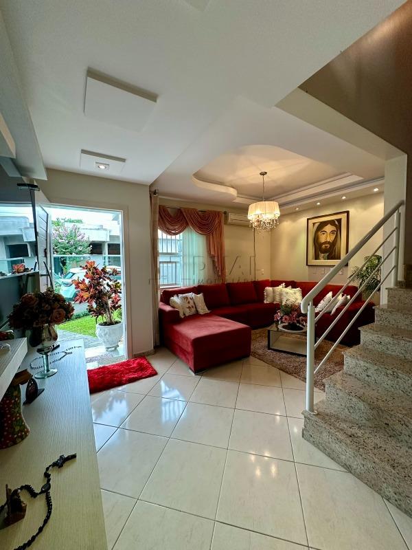 Imagem Casa Alto Padrão no Centro com Piscina e Área de Festas