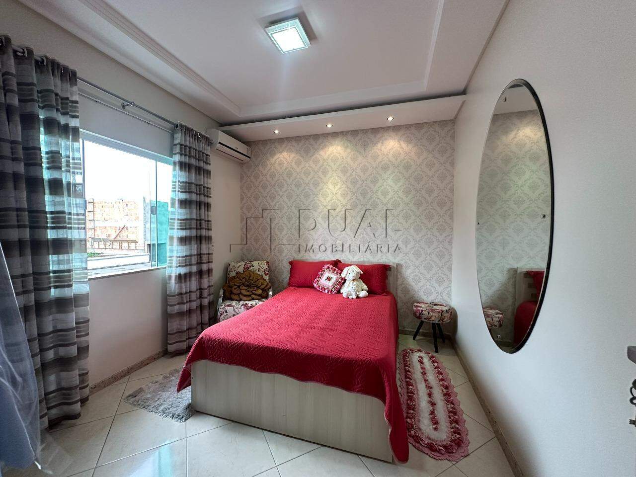 Imagem Casa Alto Padrão no Centro com Piscina e Área de Festas