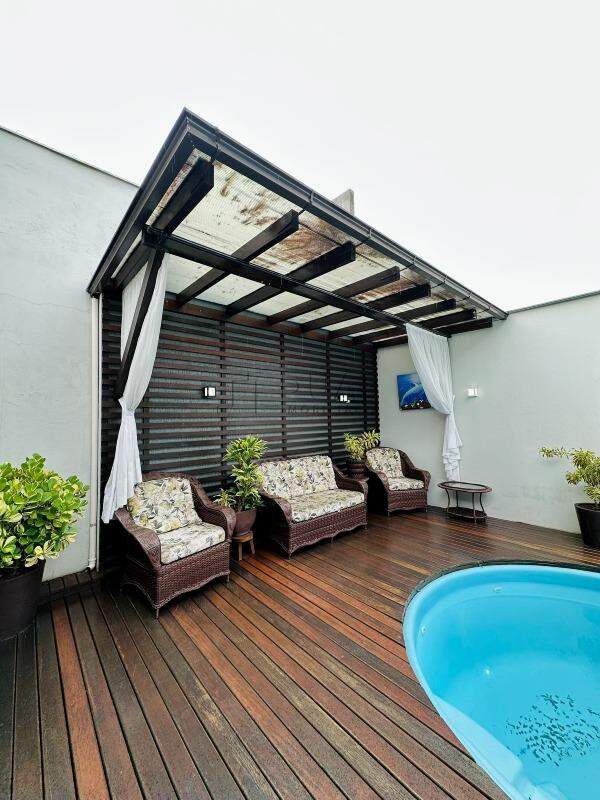 Casa Alto Padrão no Centro com Piscina e Área de Festas