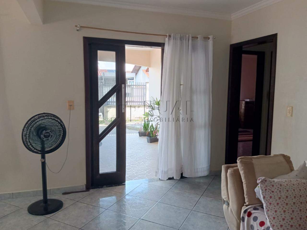 Imagem Sobrado à Venda no Bairro Amizade – 6 Dormitórios, 4 Banheiros e Potencial para Renda Extra