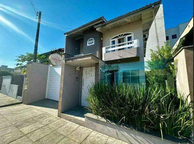 Casa à venda, 3 quartos, 1 suíte, Barra do Rio Cerro - Jaraguá do Sul/SC