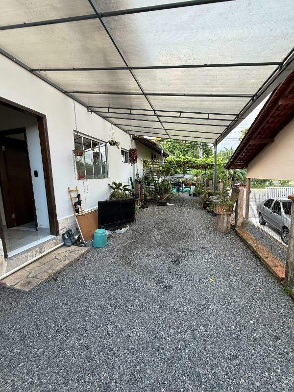 Imagem Sobrado Espaçoso com Suíte, Closet e Piscina – Ótima Localização e Energia Solar!