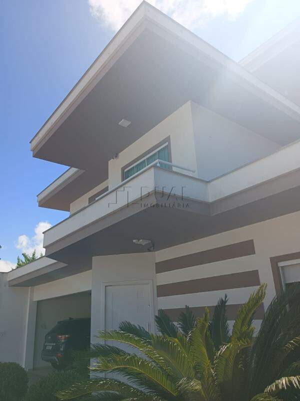 Imagem Sobrado Amplo com Área de Festas e Espaço para Piscina à Venda na Barra – Próximo ao Centro