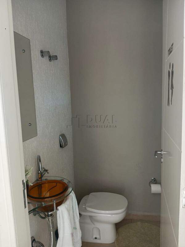 Imagem Sobrado Amplo com Área de Festas e Espaço para Piscina à Venda na Barra – Próximo ao Centro