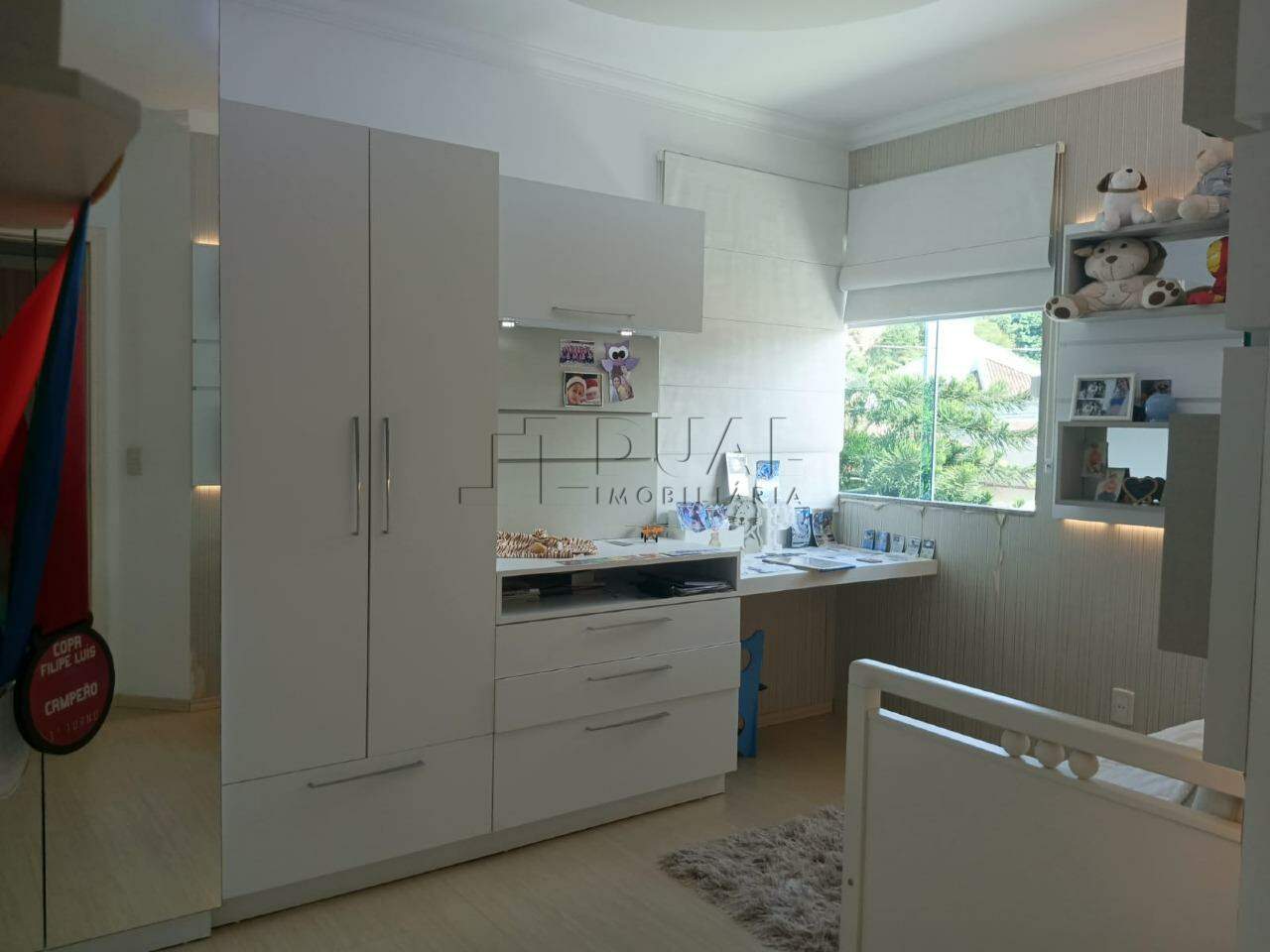 Imagem Sobrado Amplo com Área de Festas e Espaço para Piscina à Venda na Barra – Próximo ao Centro