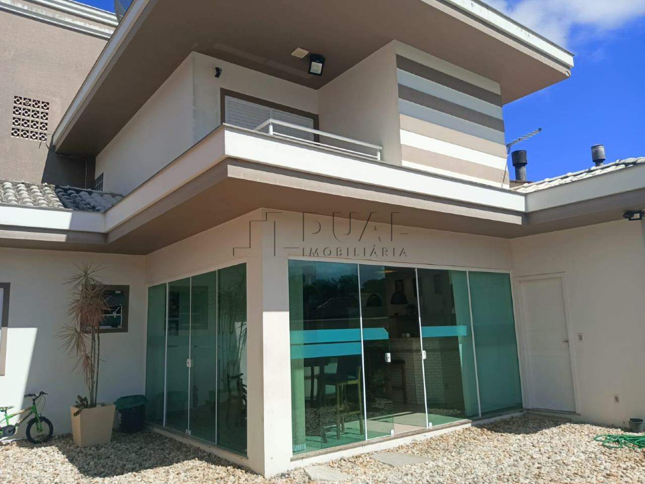 Imagem Sobrado Amplo com Área de Festas e Espaço para Piscina à Venda na Barra – Próximo ao Centro