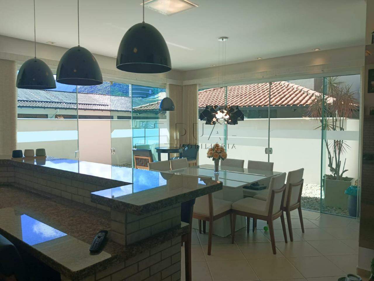 Imagem Sobrado Amplo com Área de Festas e Espaço para Piscina à Venda na Barra – Próximo ao Centro