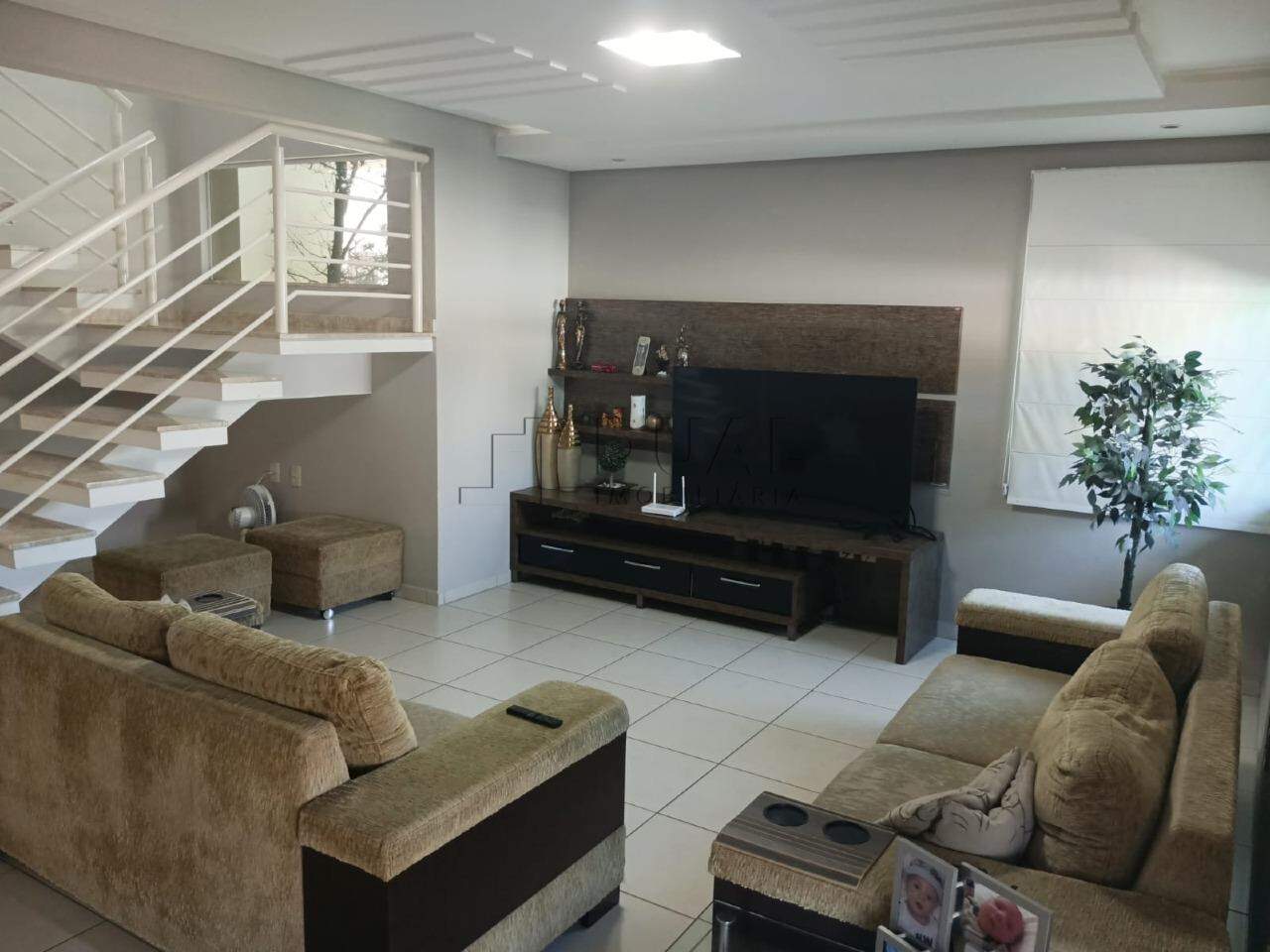 Imagem Sobrado Amplo com Área de Festas e Espaço para Piscina à Venda na Barra – Próximo ao Centro