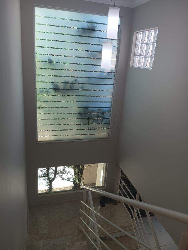 Imagem Sobrado Amplo com Área de Festas e Espaço para Piscina à Venda na Barra – Próximo ao Centro