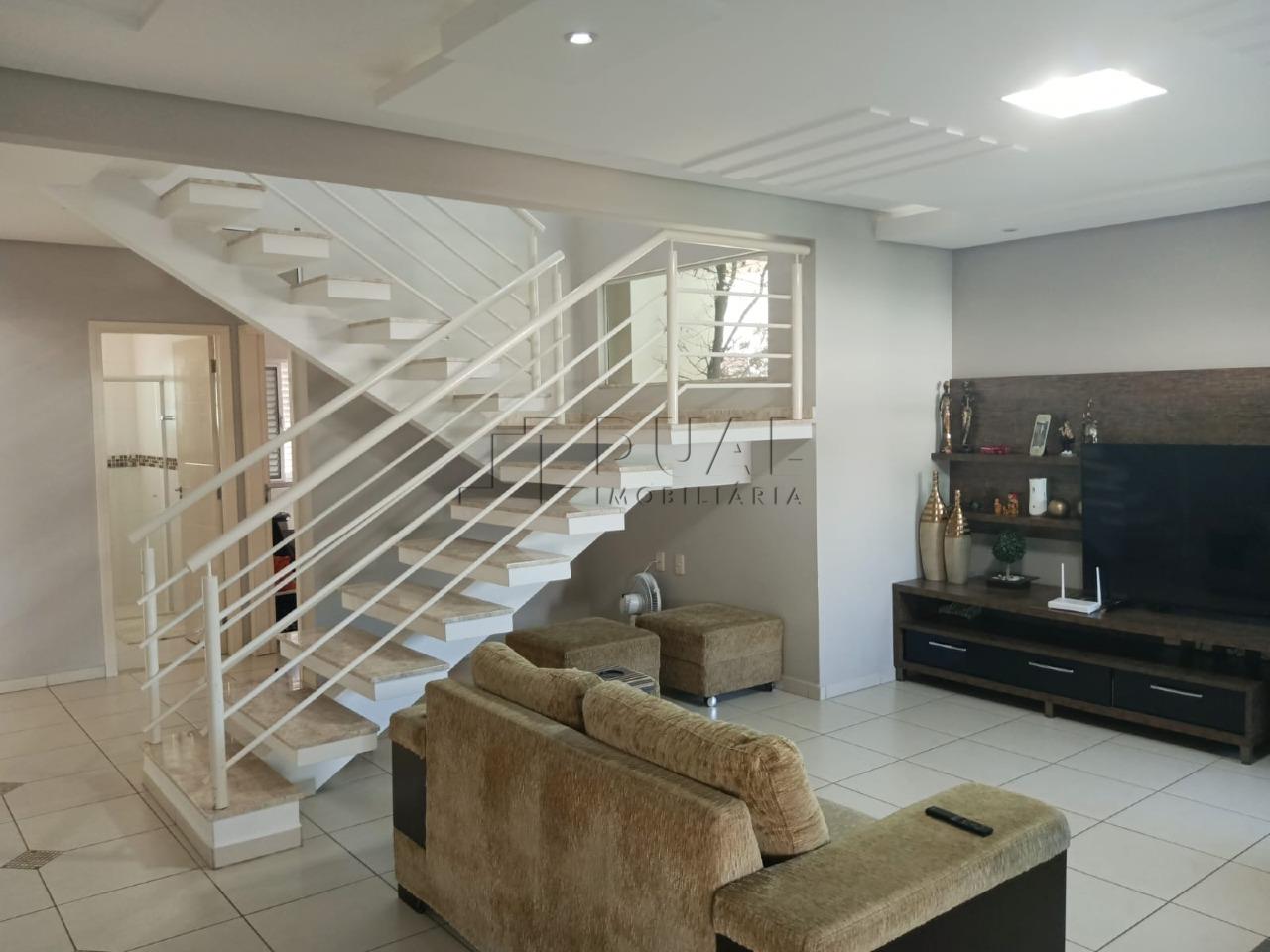 Imagem Sobrado Amplo com Área de Festas e Espaço para Piscina à Venda na Barra – Próximo ao Centro