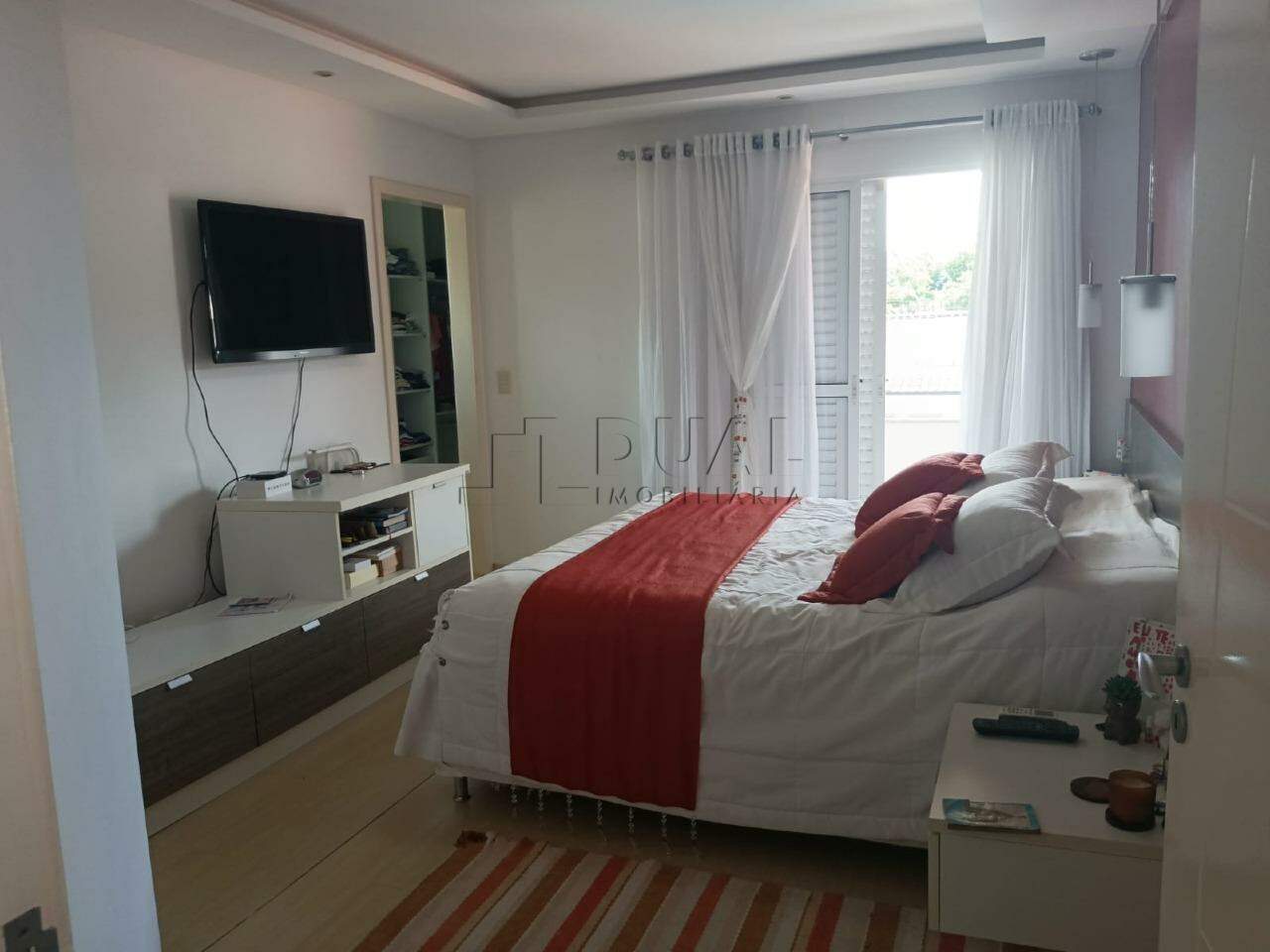 Imagem Sobrado Amplo com Área de Festas e Espaço para Piscina à Venda na Barra – Próximo ao Centro