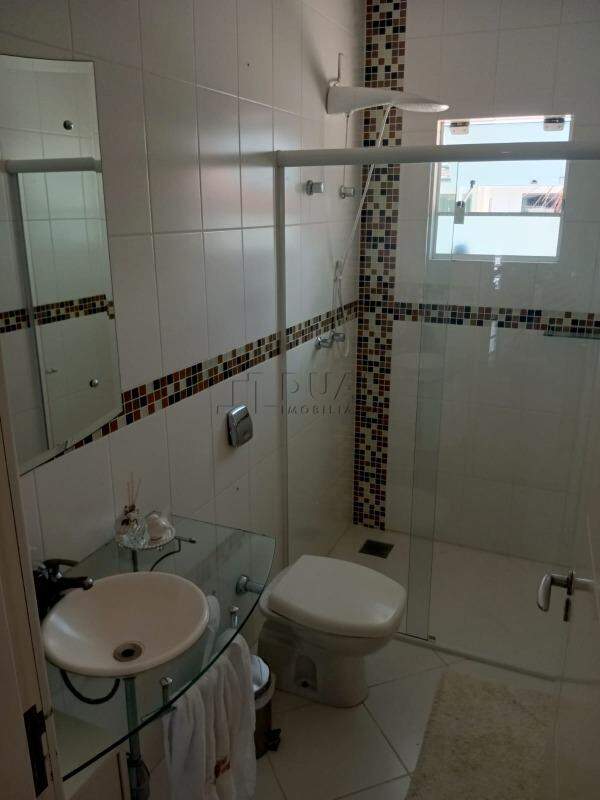 Imagem Sobrado Amplo com Área de Festas e Espaço para Piscina à Venda na Barra – Próximo ao Centro