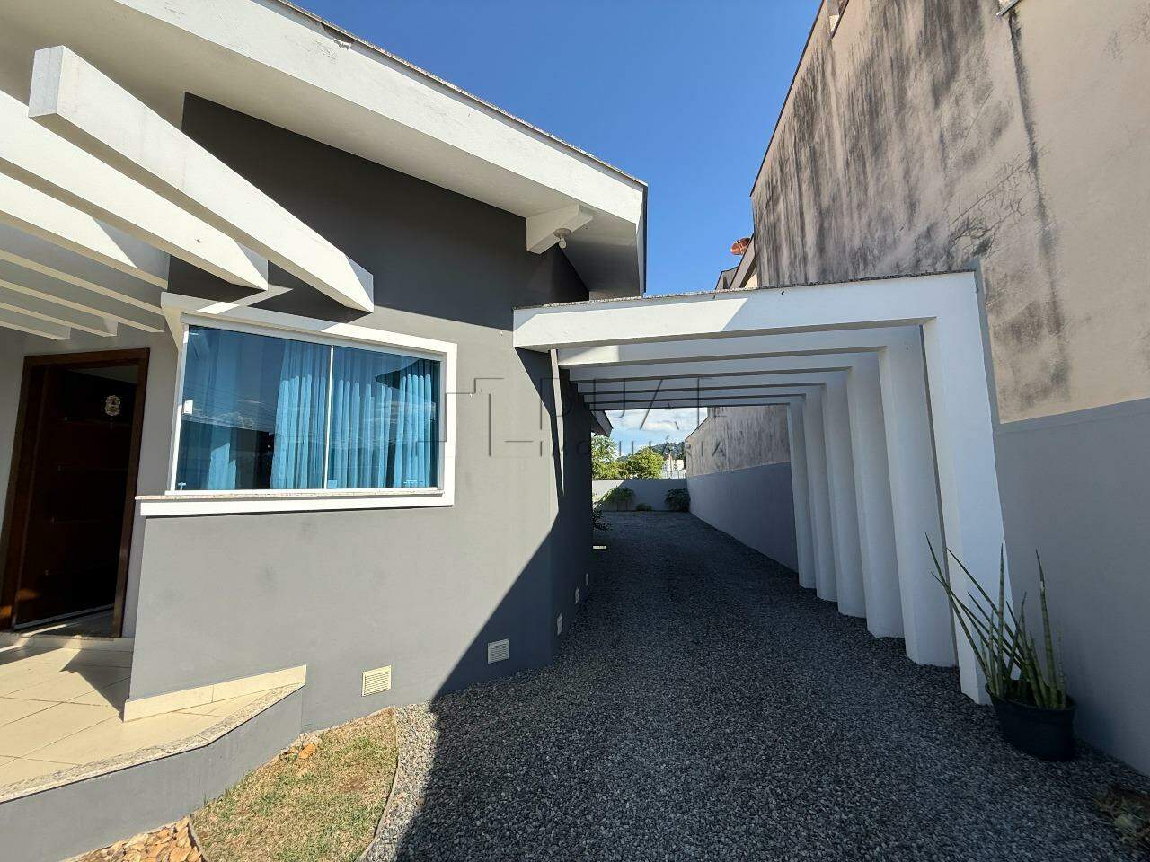 Imagem Casa Moderna com Área Gourmet e Energia Solar – Tranquilidade e Conforto em Rua Sem Saída!