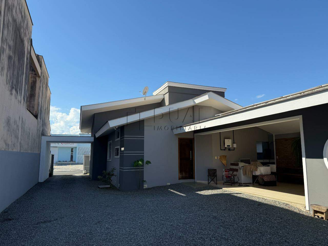 Imagem Casa Moderna com Área Gourmet e Energia Solar – Tranquilidade e Conforto em Rua Sem Saída!