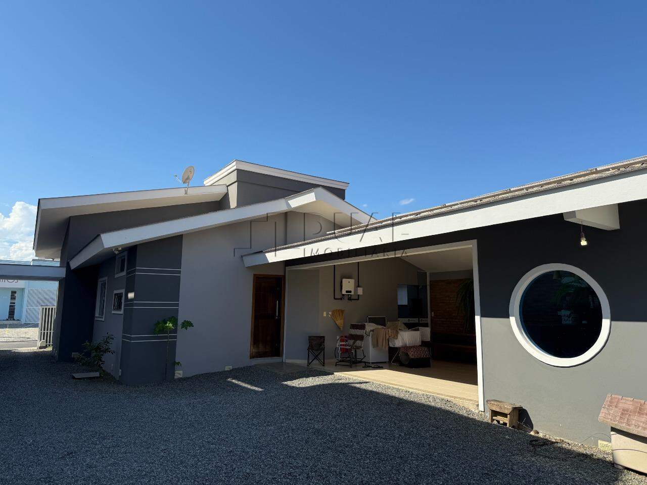 Imagem Casa Moderna com Área Gourmet e Energia Solar – Tranquilidade e Conforto em Rua Sem Saída!