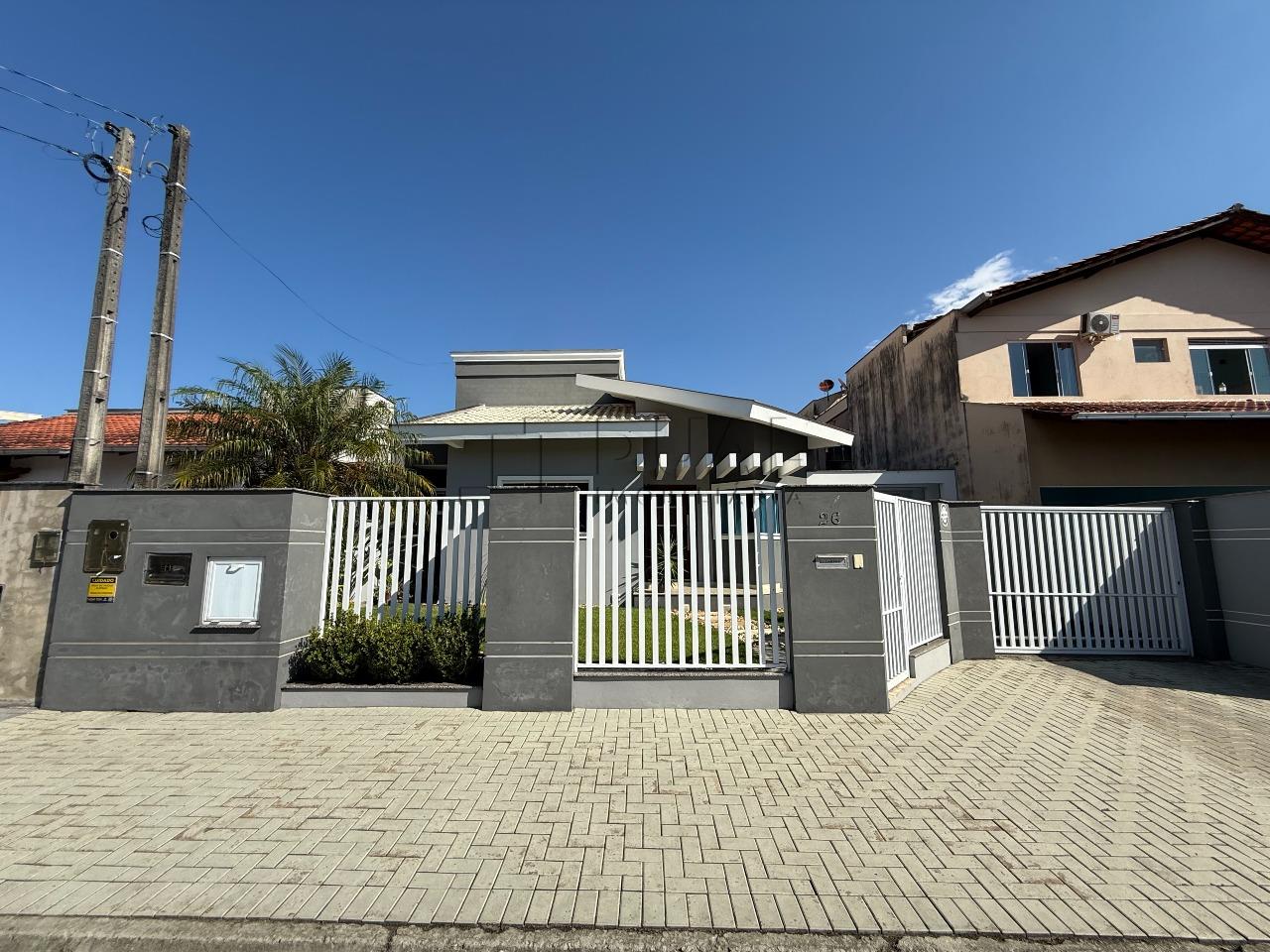 Casa Moderna com Área Gourmet e Energia Solar – Tranquilidade e Conforto em Rua Sem Saída!