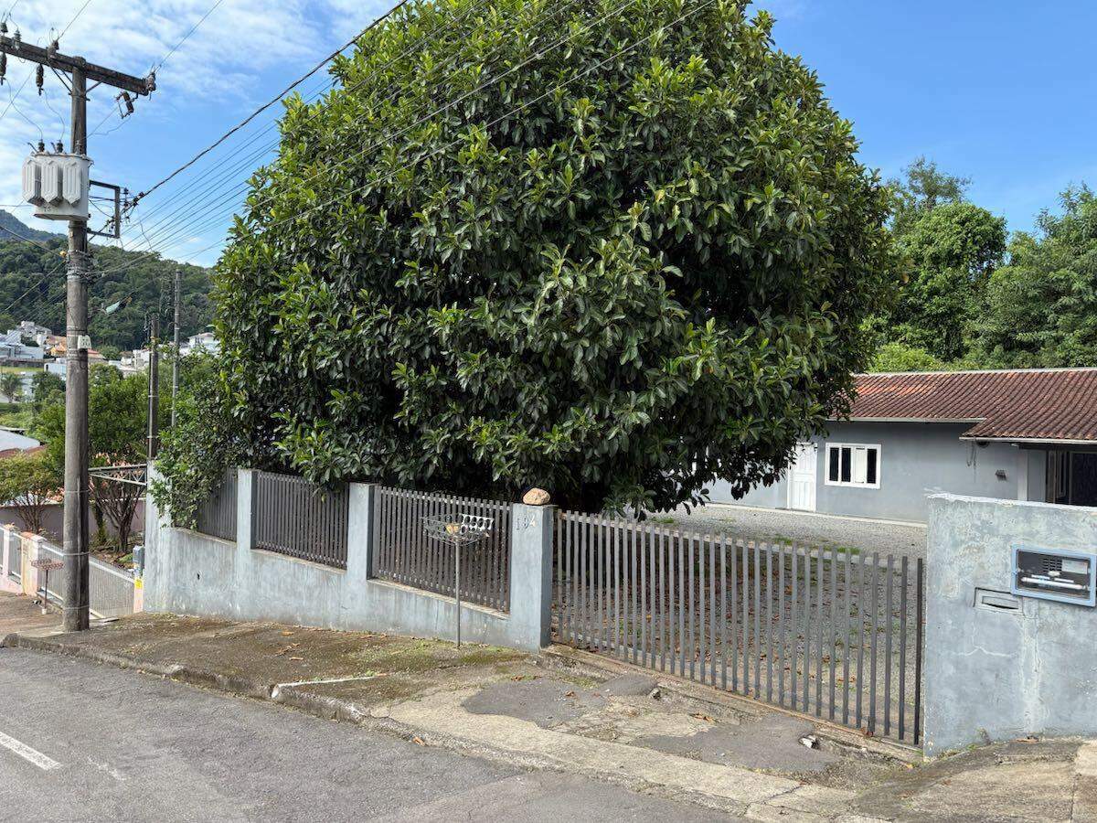 Oportunidade de Casa Térrea com Amplo Quintal no bairro Amizade