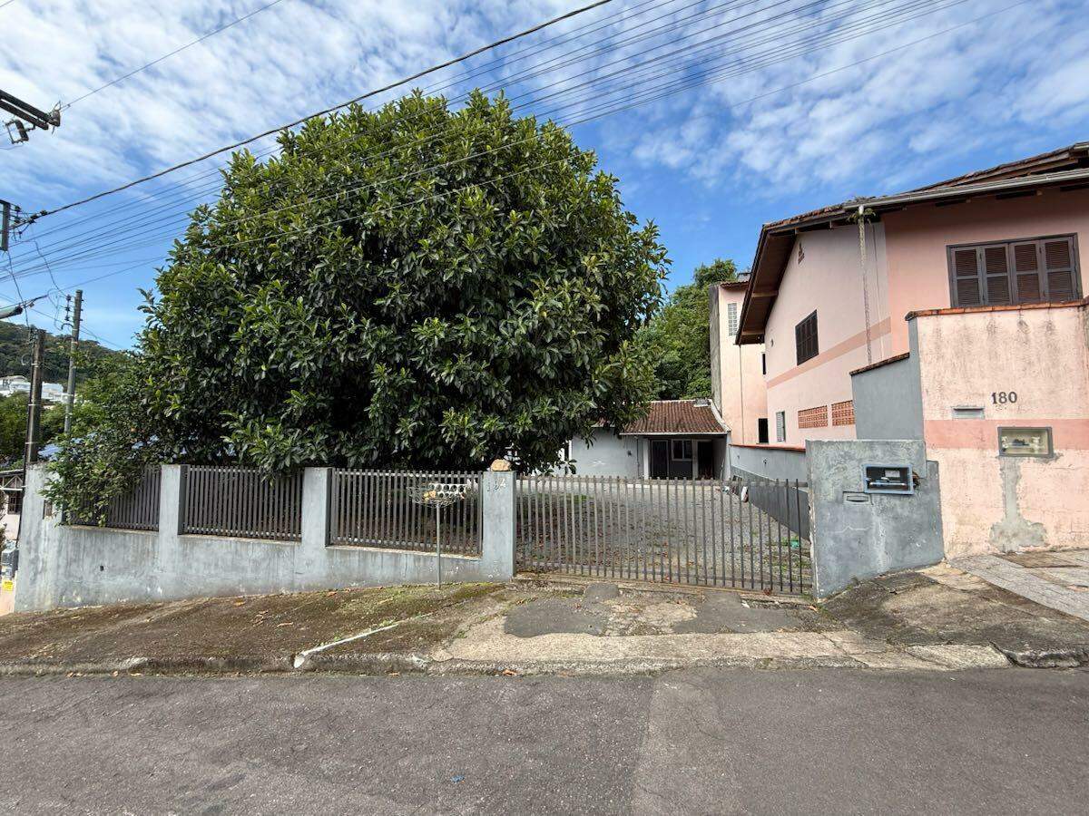 Imagem Oportunidade de Casa Térrea com Amplo Quintal no bairro Amizade