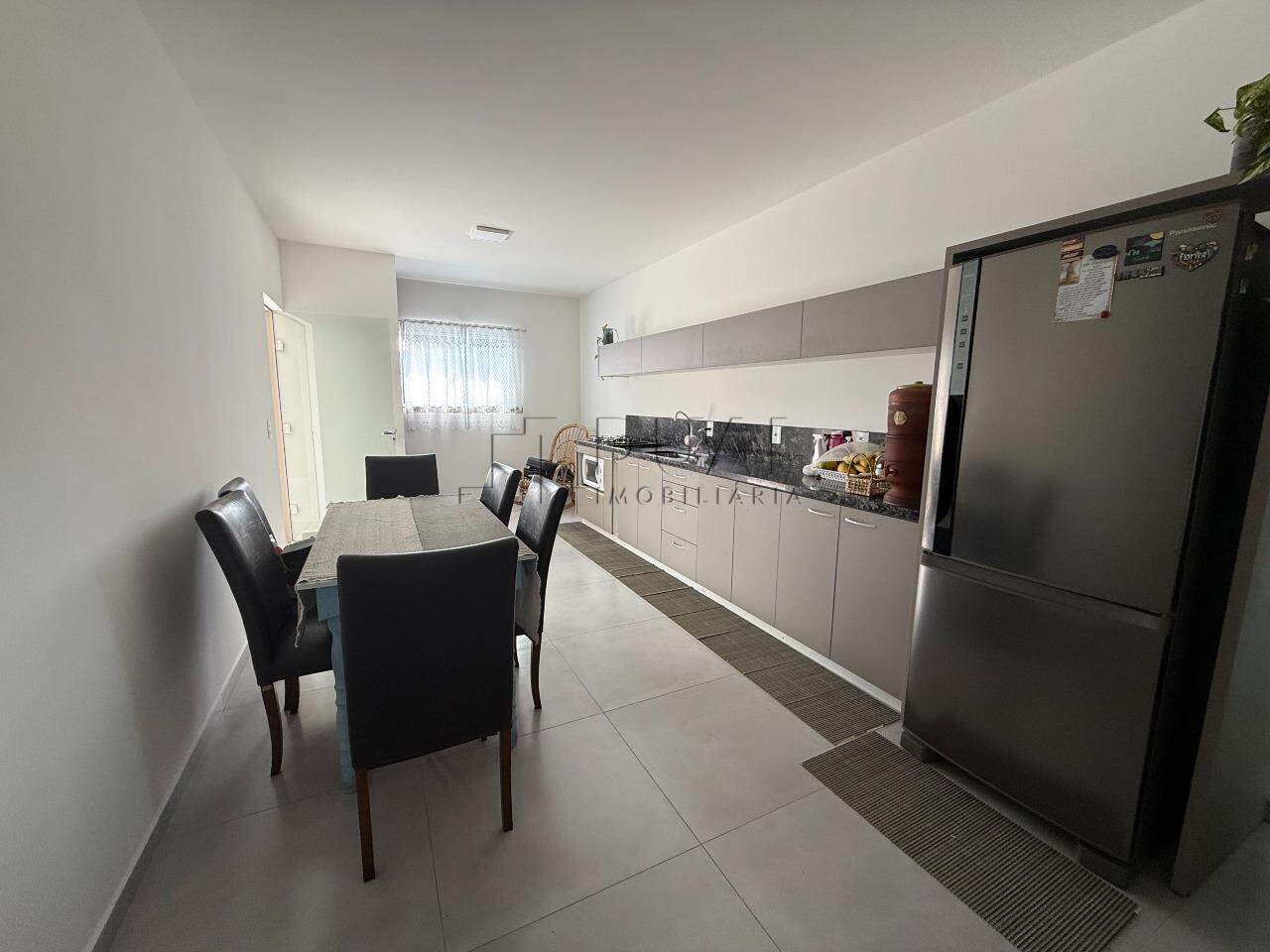 Imagem Casa Térrea com Piscina + Galpão Comercial em Terreno de Esquina