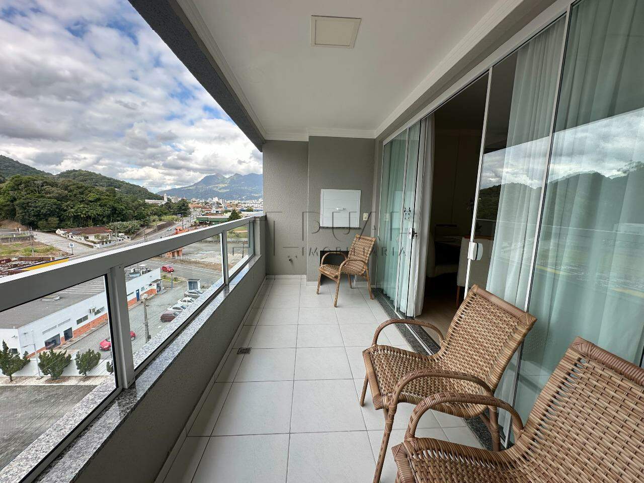 Imagem Apartamento Alto no 7º Andar com Vista Deslumbrante e Excelente Iluminação Natural!