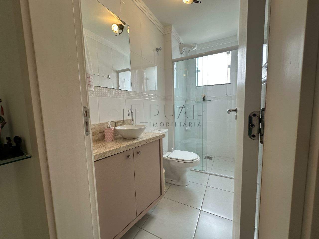 Imagem Apartamento Alto no 7º Andar com Vista Deslumbrante e Excelente Iluminação Natural!