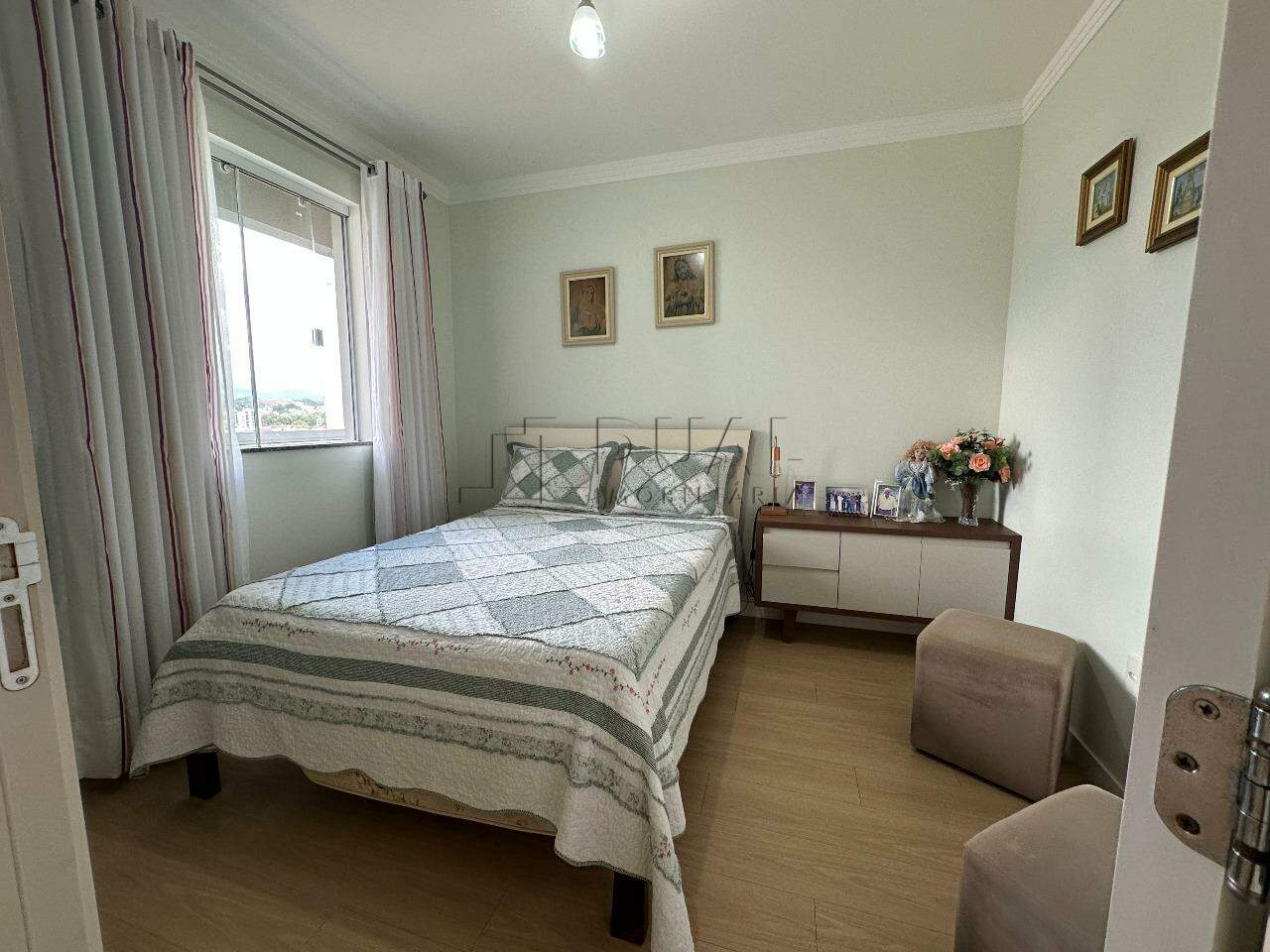 Imagem Apartamento Alto no 7º Andar com Vista Deslumbrante e Excelente Iluminação Natural!