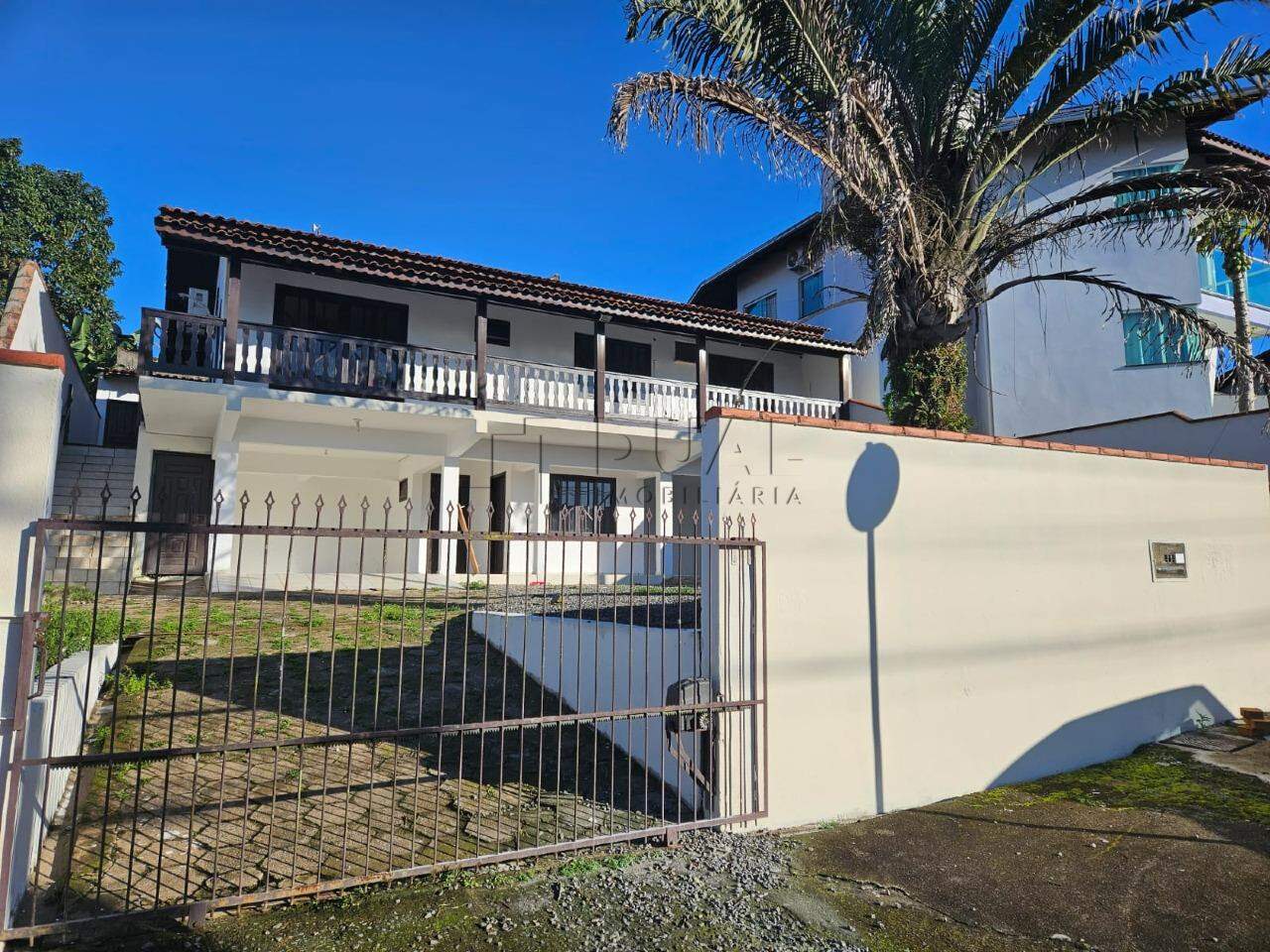 Imagem Casa com sala comercial no bairro Tifa Martins em Jaraguá do Sul
