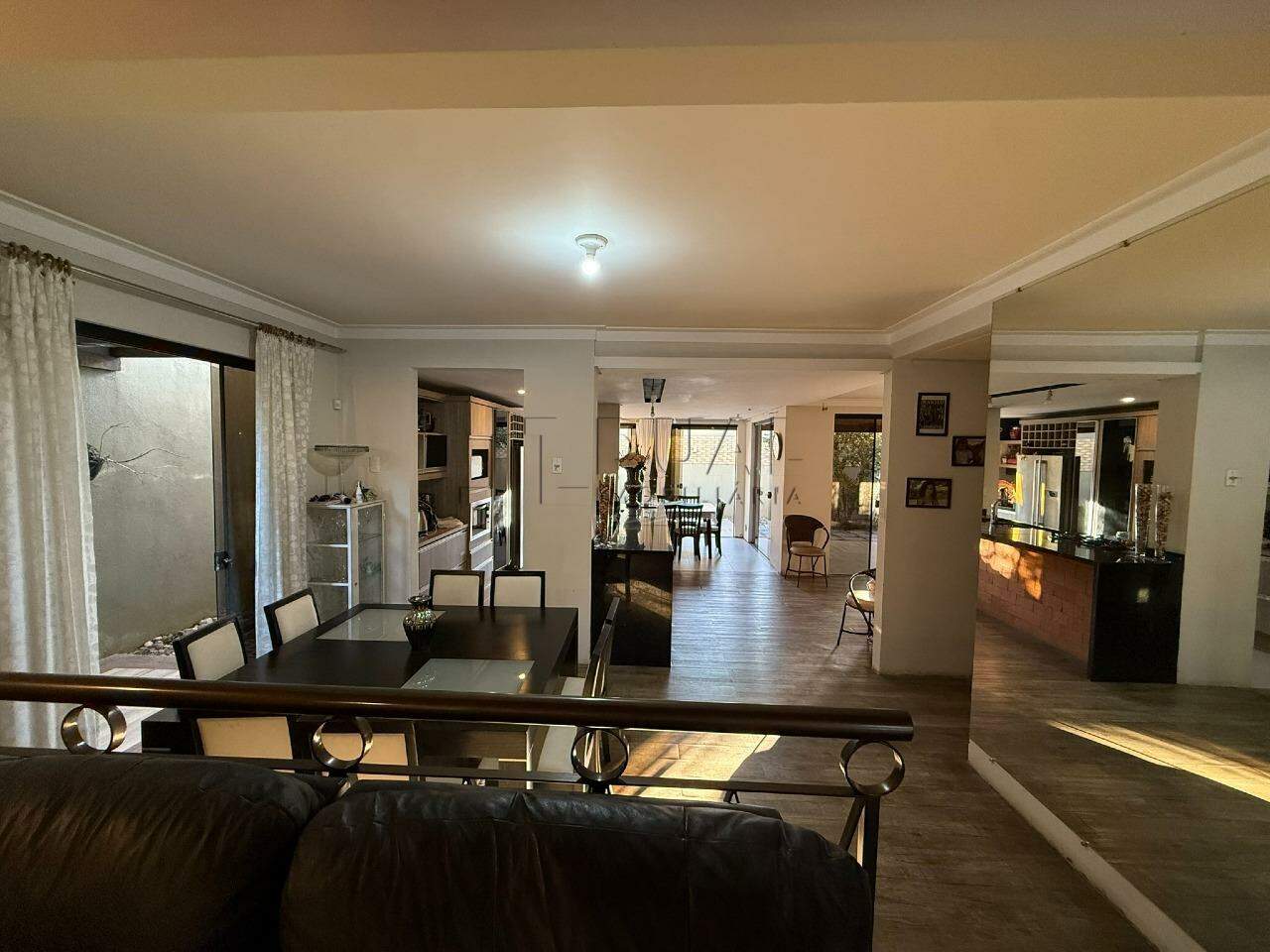 Imagem Casa próxima ao centro da cidade, no bairro Vila Nova