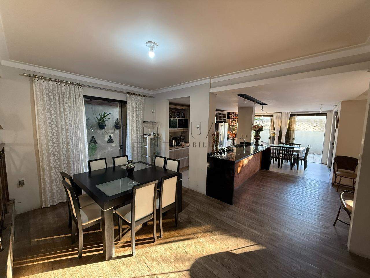 Imagem Casa próxima ao centro da cidade, no bairro Vila Nova