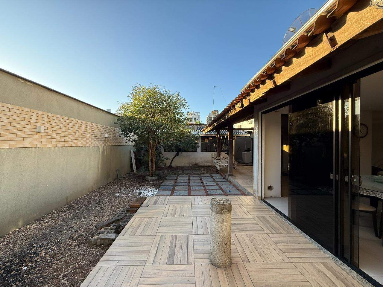 Imagem Casa próxima ao centro da cidade, no bairro Vila Nova