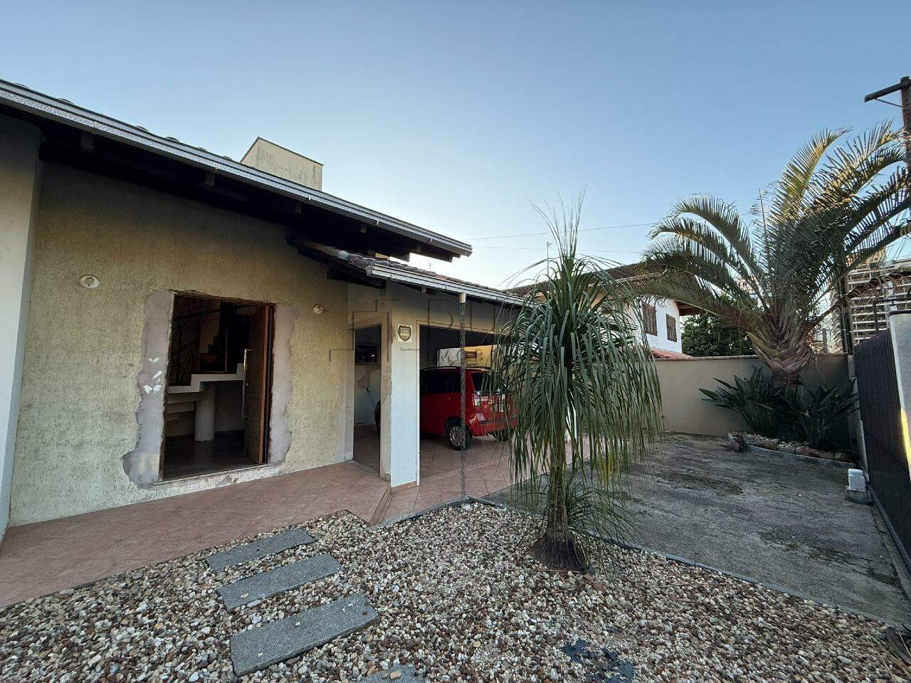 Imagem Casa próxima ao centro da cidade, no bairro Vila Nova