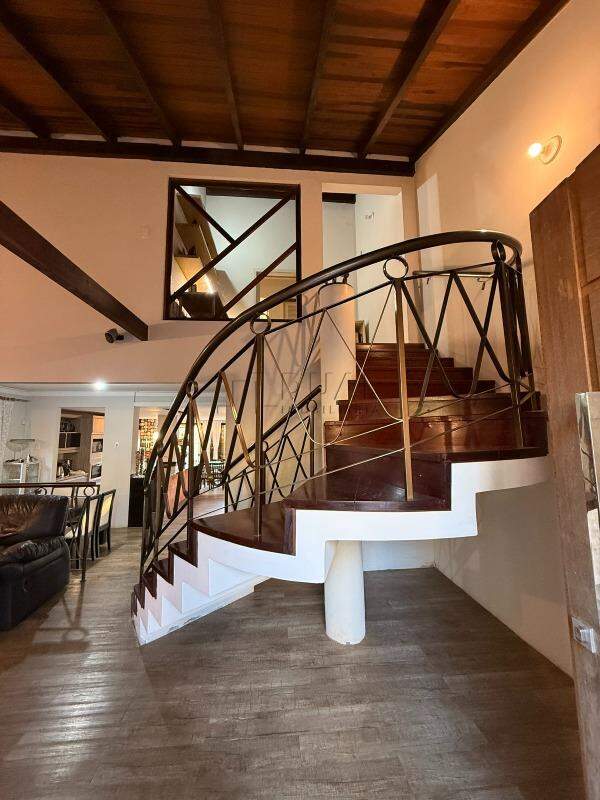 Imagem Casa próxima ao centro da cidade, no bairro Vila Nova