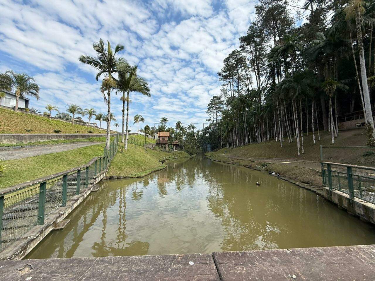 Imagem Terreno em condomínio fechado no bairro Jaraguá Esquerdo