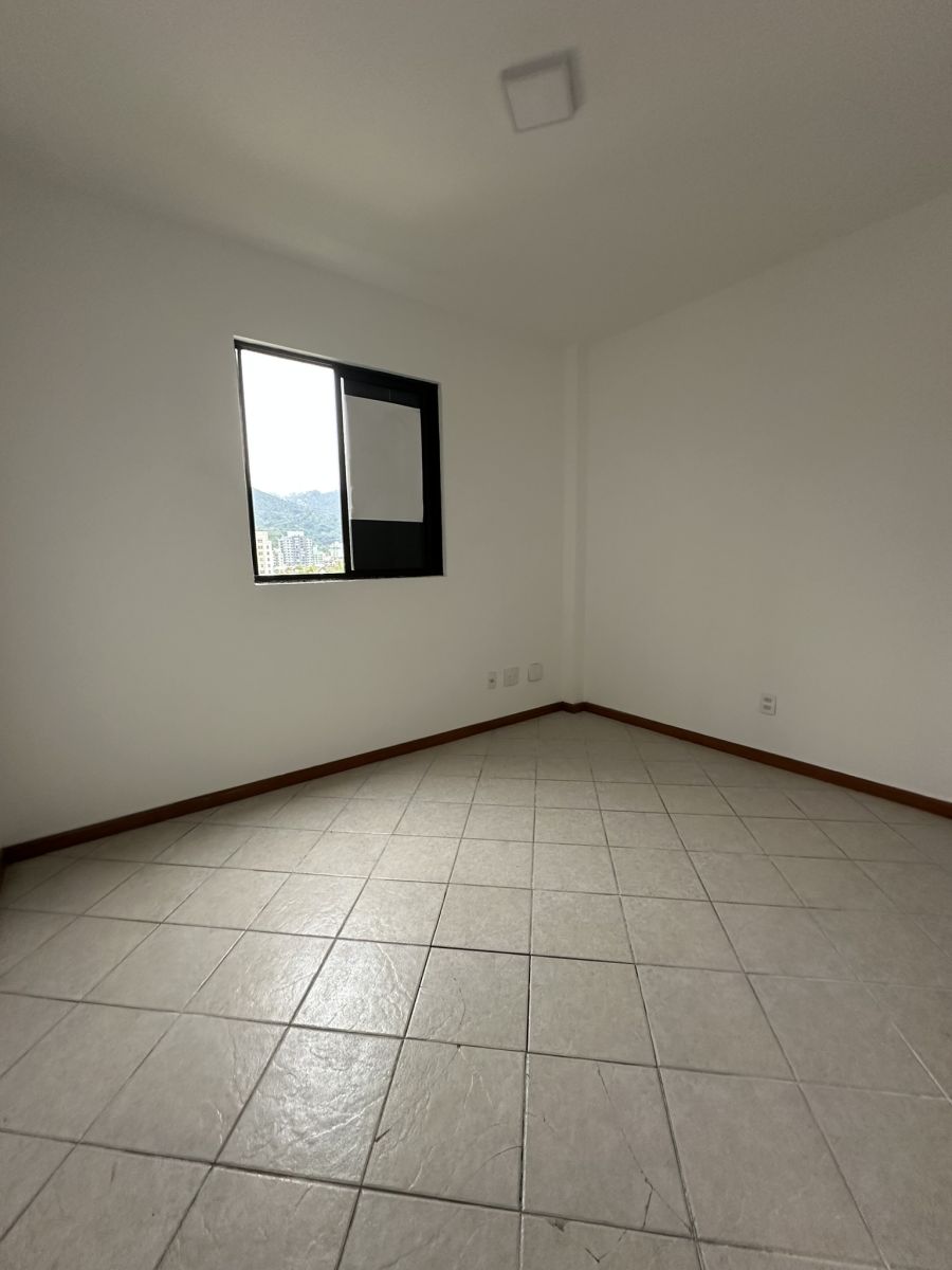 Imagem Apartamento no Centro com 1 Suíte + 2 Quartos, sacada e elevador