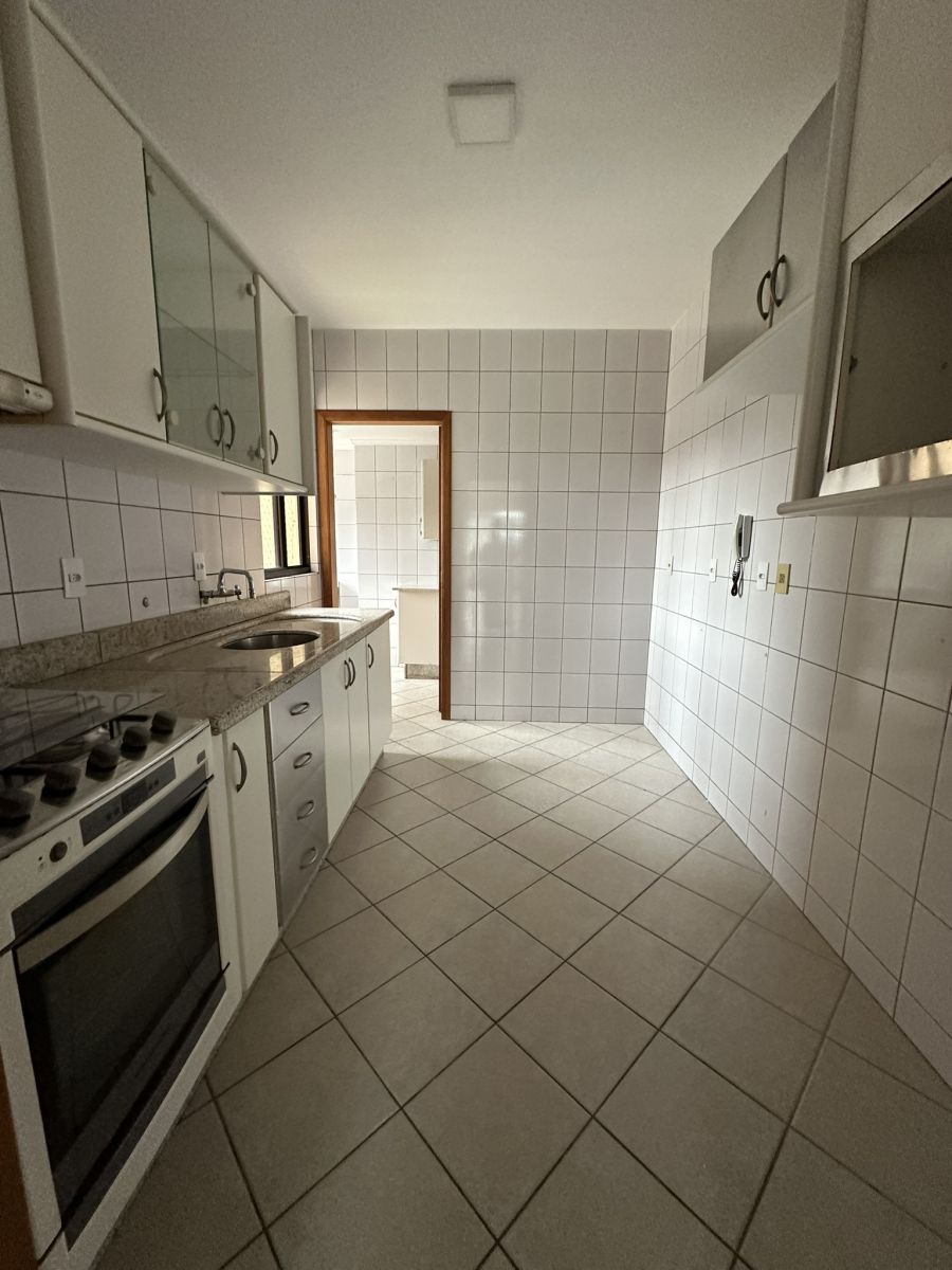 Imagem Apartamento no Centro com 1 Suíte + 2 Quartos, sacada e elevador