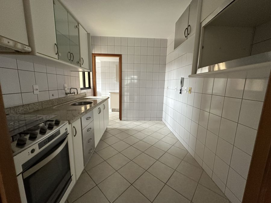 Imagem Apartamento no Centro com 1 Suíte + 2 Quartos, sacada e elevador