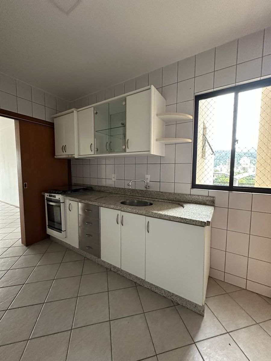 Imagem Apartamento no Centro com 1 Suíte + 2 Quartos, sacada e elevador