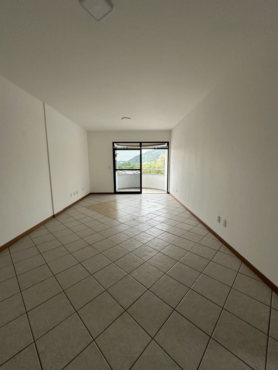 Imagem Apartamento no Centro com 1 Suíte + 2 Quartos, sacada e elevador