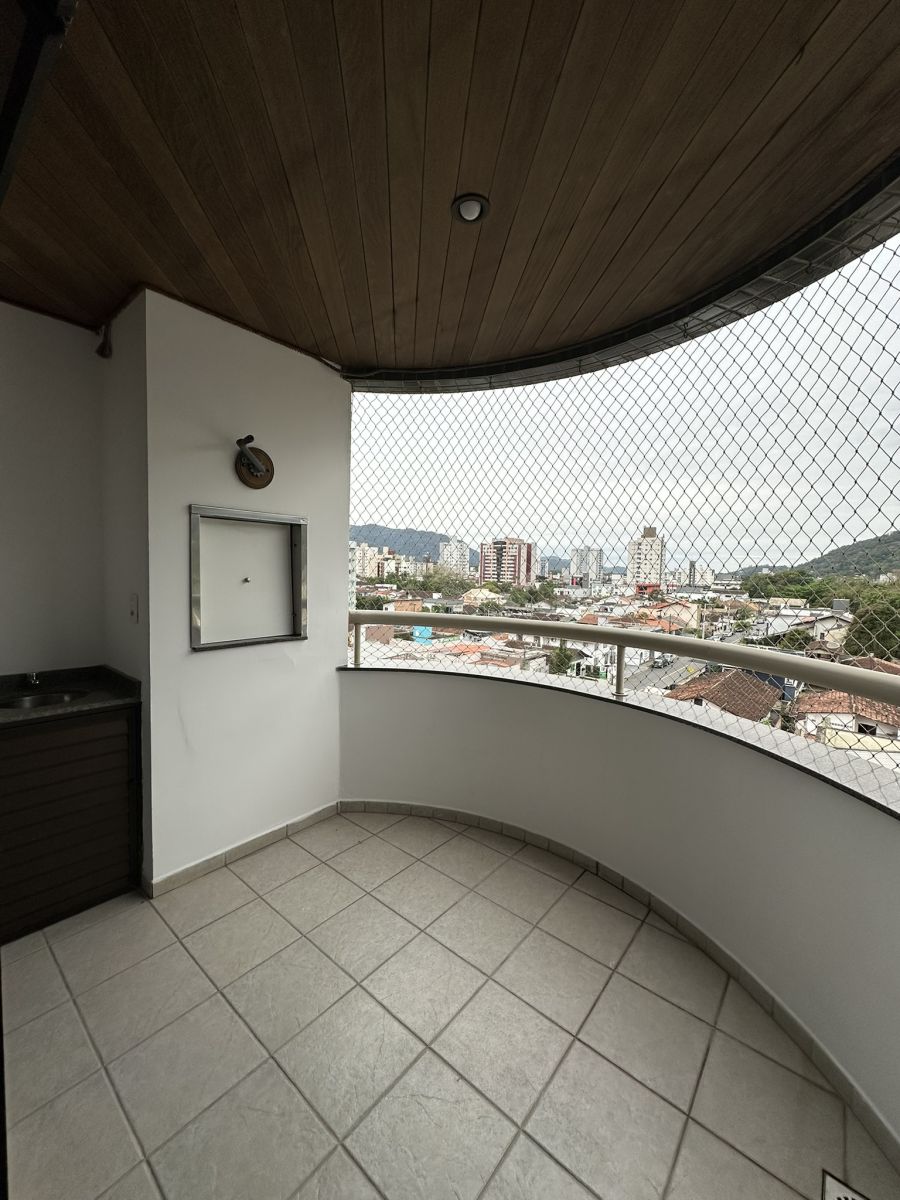 Imagem Apartamento no Centro com 1 Suíte + 2 Quartos, sacada e elevador