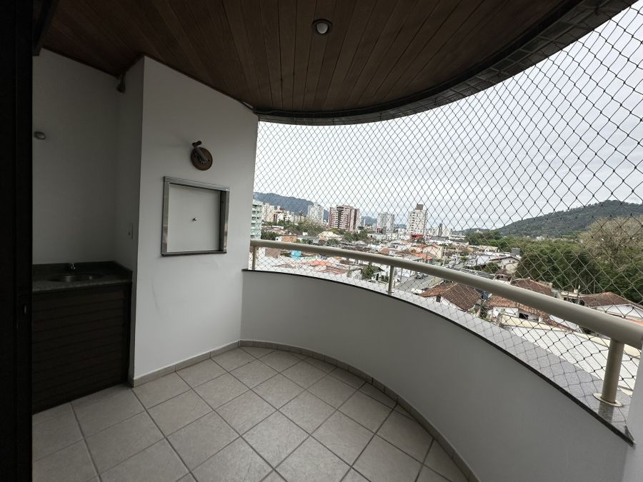 Imagem Apartamento no Centro com 1 Suíte + 2 Quartos, sacada e elevador